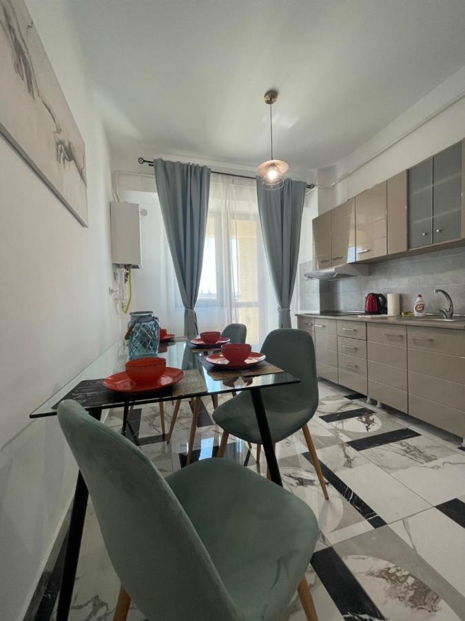 Family Apartment Near Palas Mall Jászvásár Kültér fotó